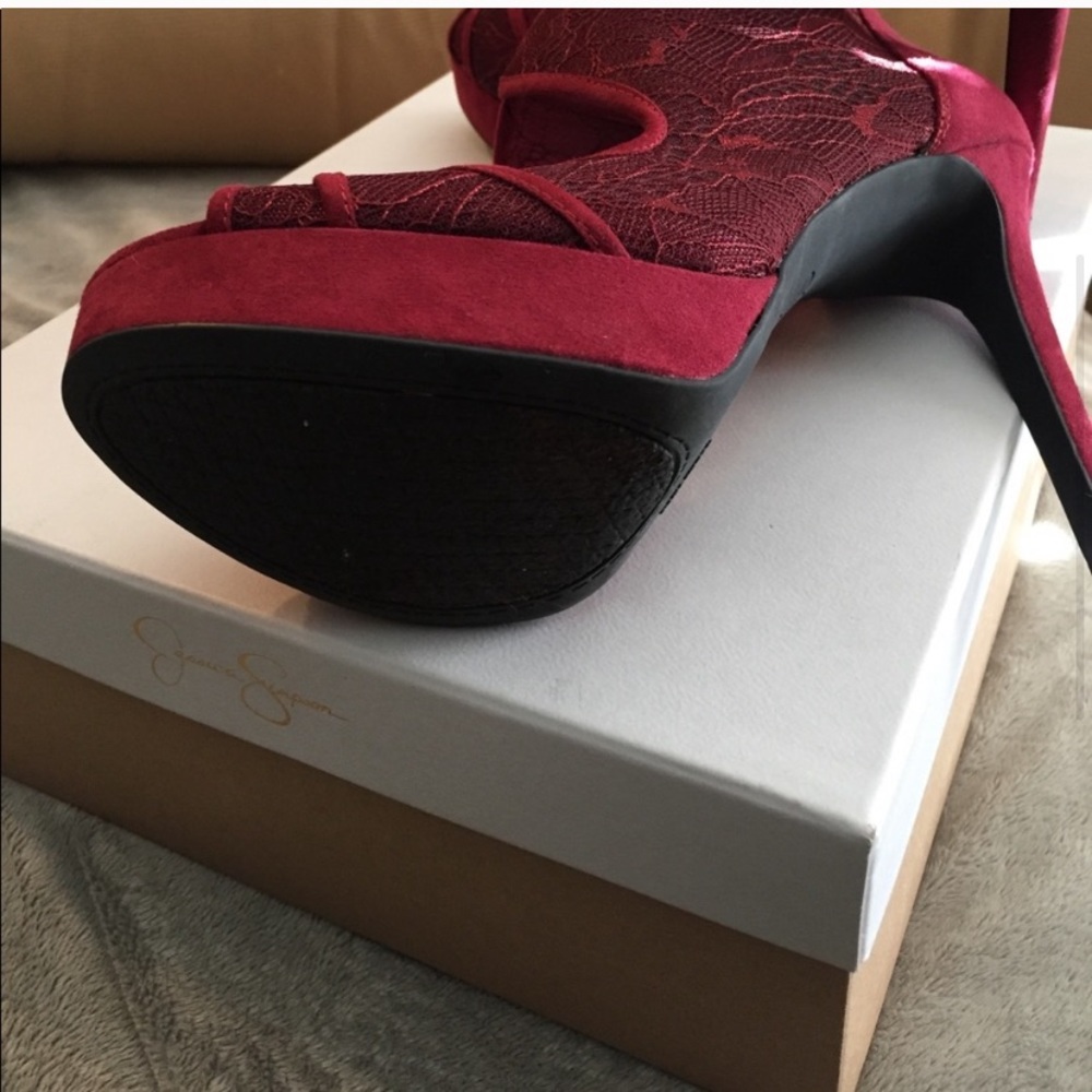 Red Lace Heels/Pumps - Picture 4 of 5